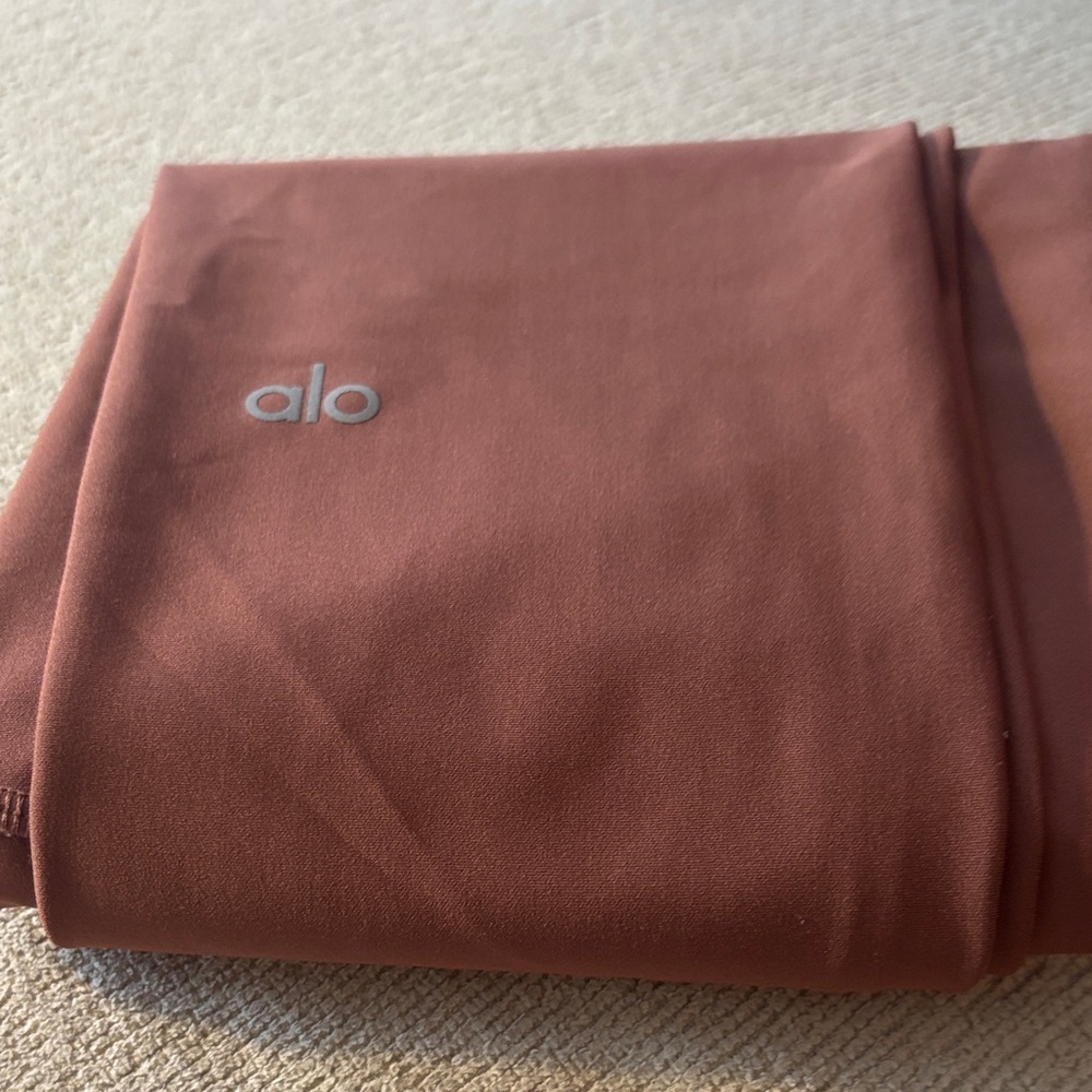 ALO Yoga Women's Leggings in Rust